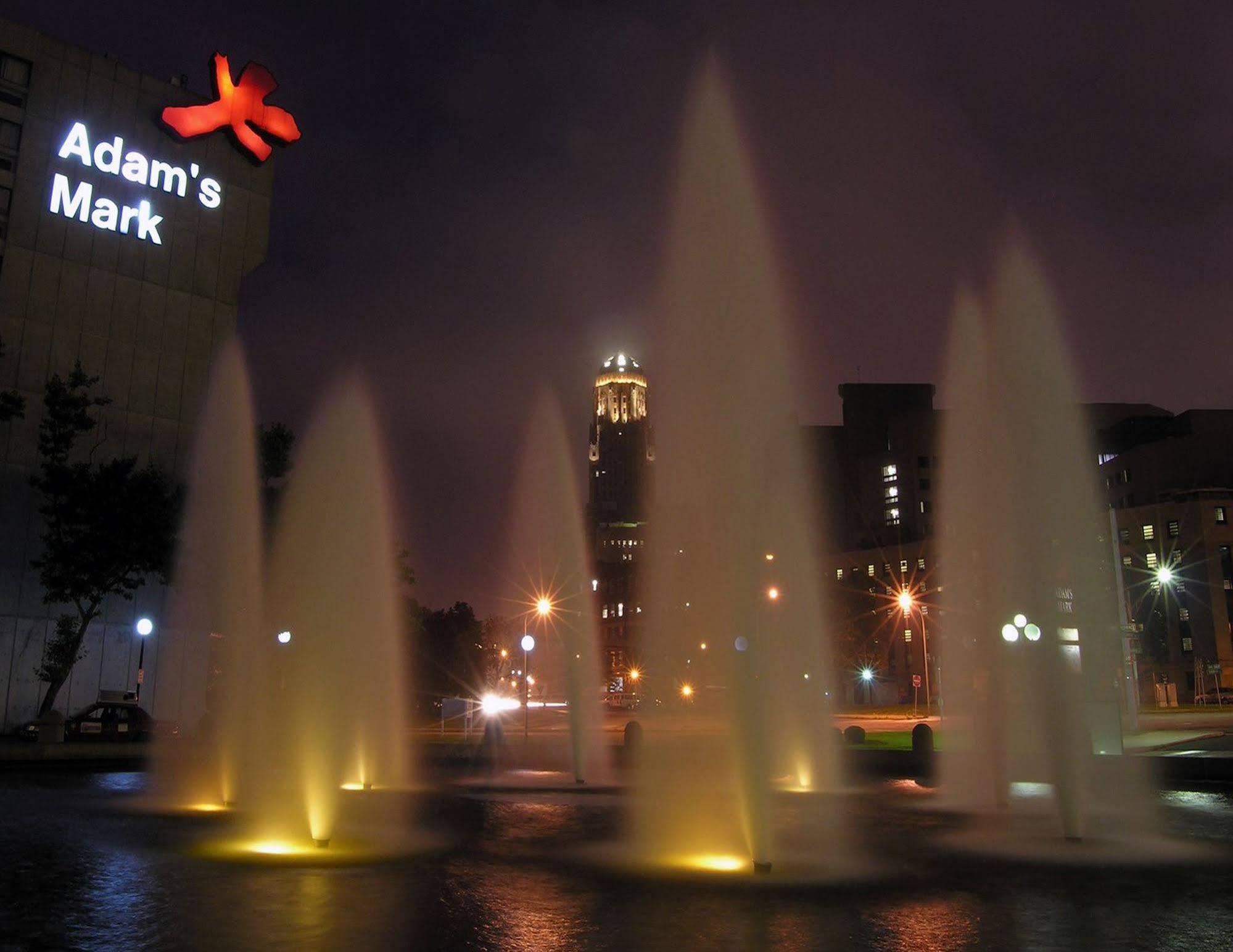 Ramada By Wyndham Buffalo Downtown Екстериор снимка