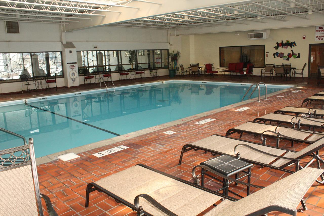 Ramada By Wyndham Buffalo Downtown Екстериор снимка