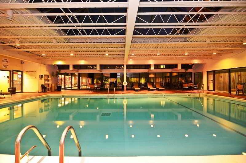 Ramada By Wyndham Buffalo Downtown Екстериор снимка