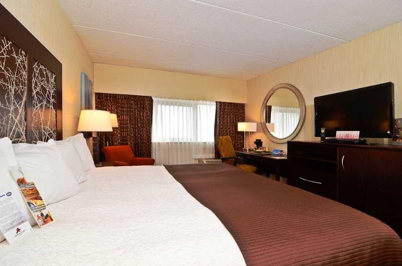 Ramada By Wyndham Buffalo Downtown Екстериор снимка