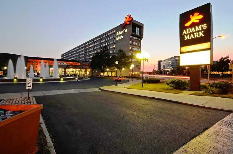 Ramada By Wyndham Buffalo Downtown Екстериор снимка