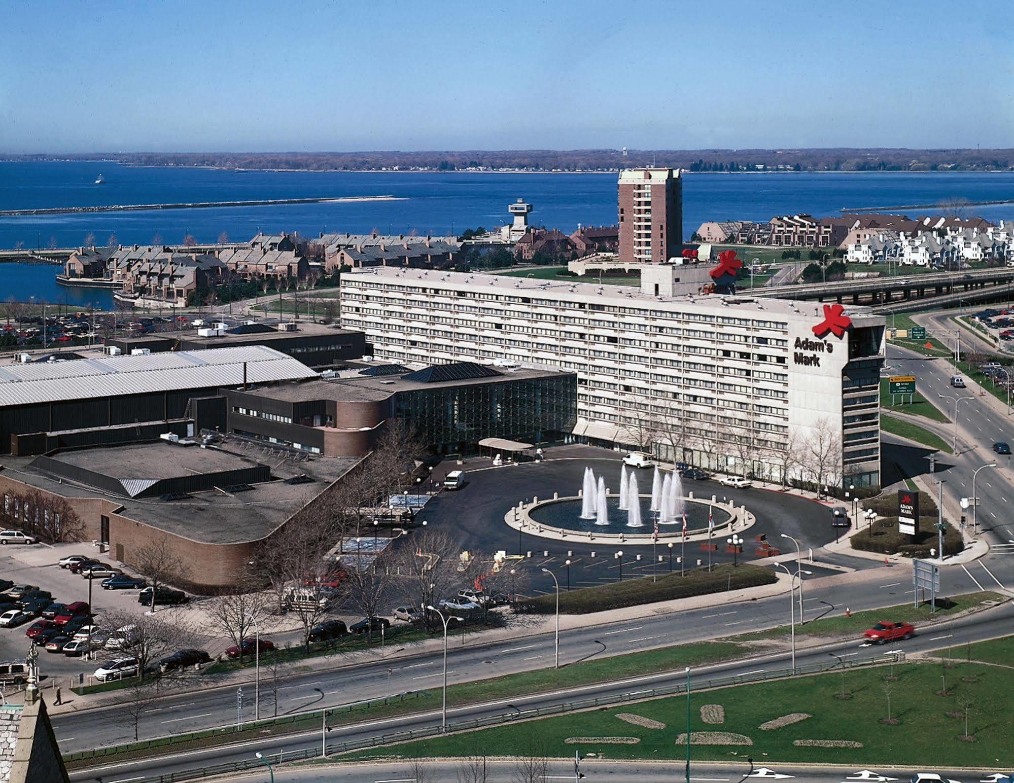 Ramada By Wyndham Buffalo Downtown Екстериор снимка