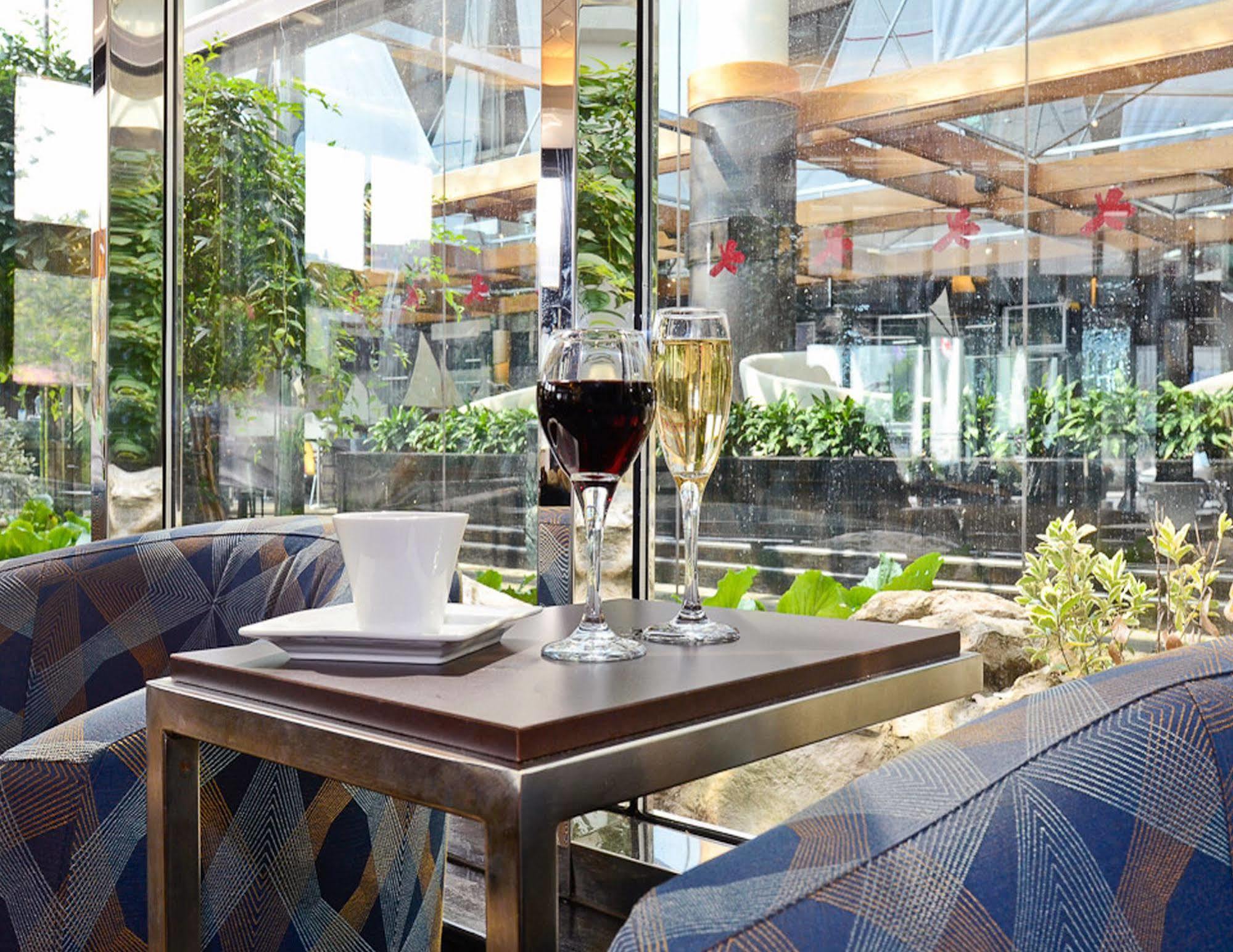 Ramada By Wyndham Buffalo Downtown Екстериор снимка