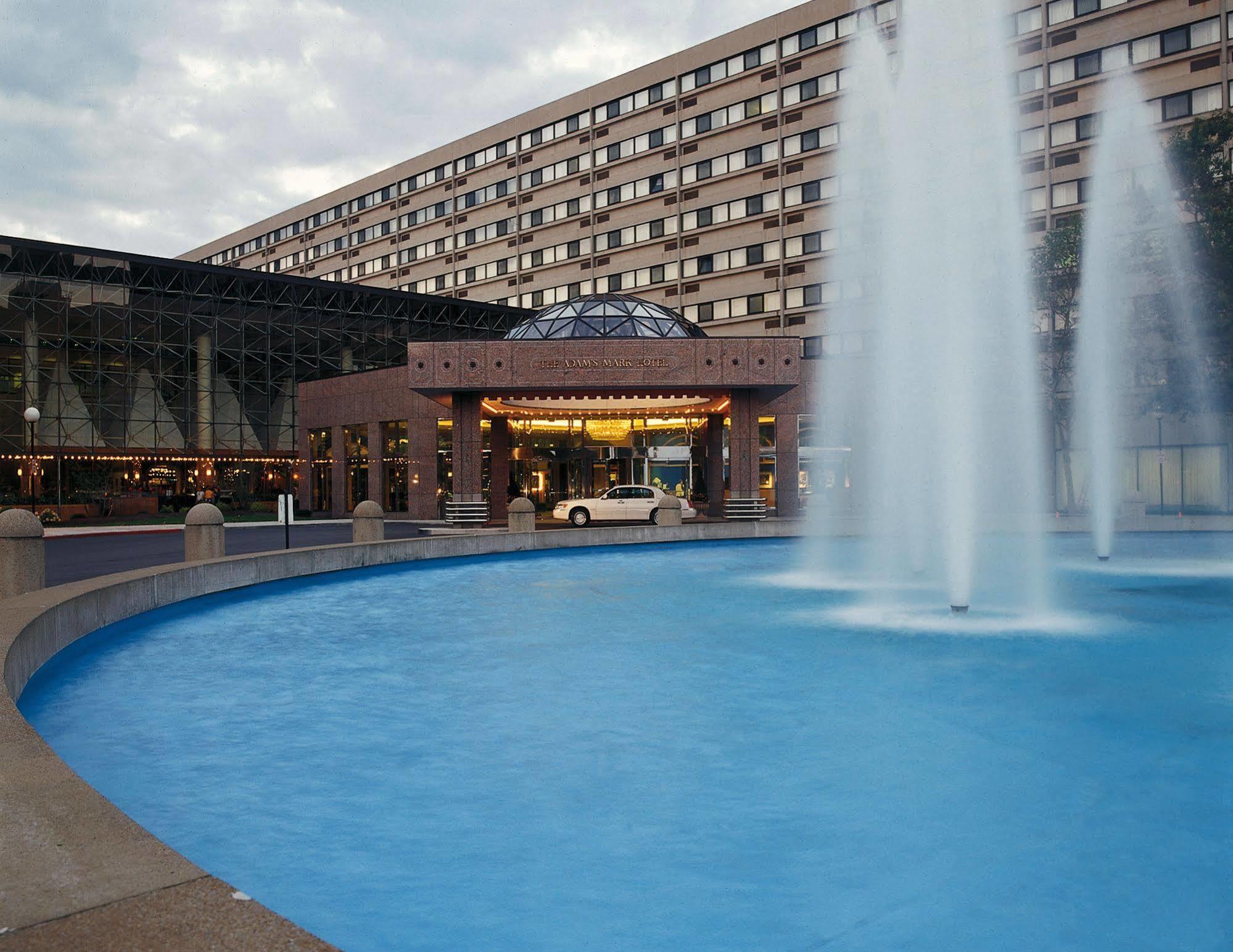 Ramada By Wyndham Buffalo Downtown Екстериор снимка