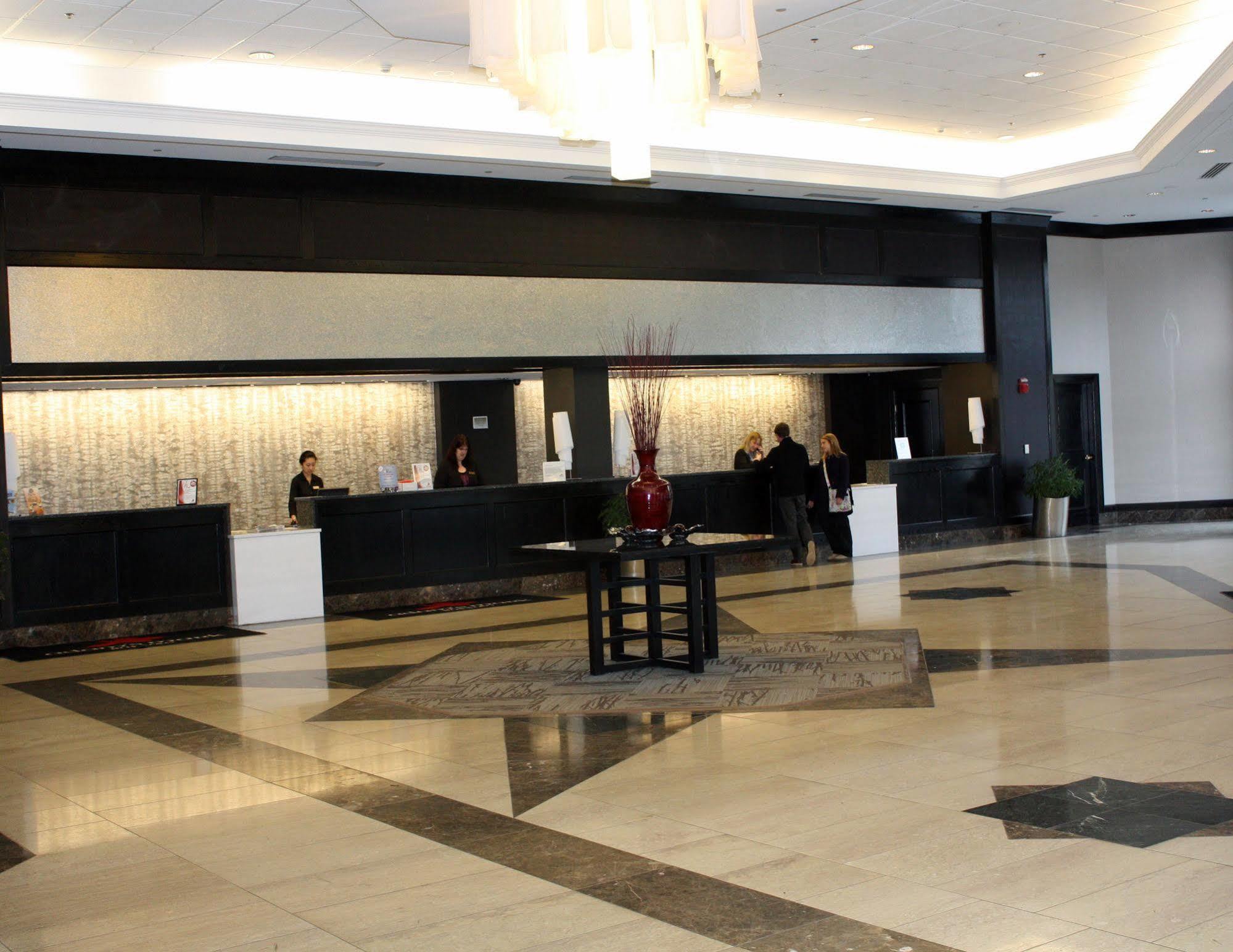 Ramada By Wyndham Buffalo Downtown Екстериор снимка