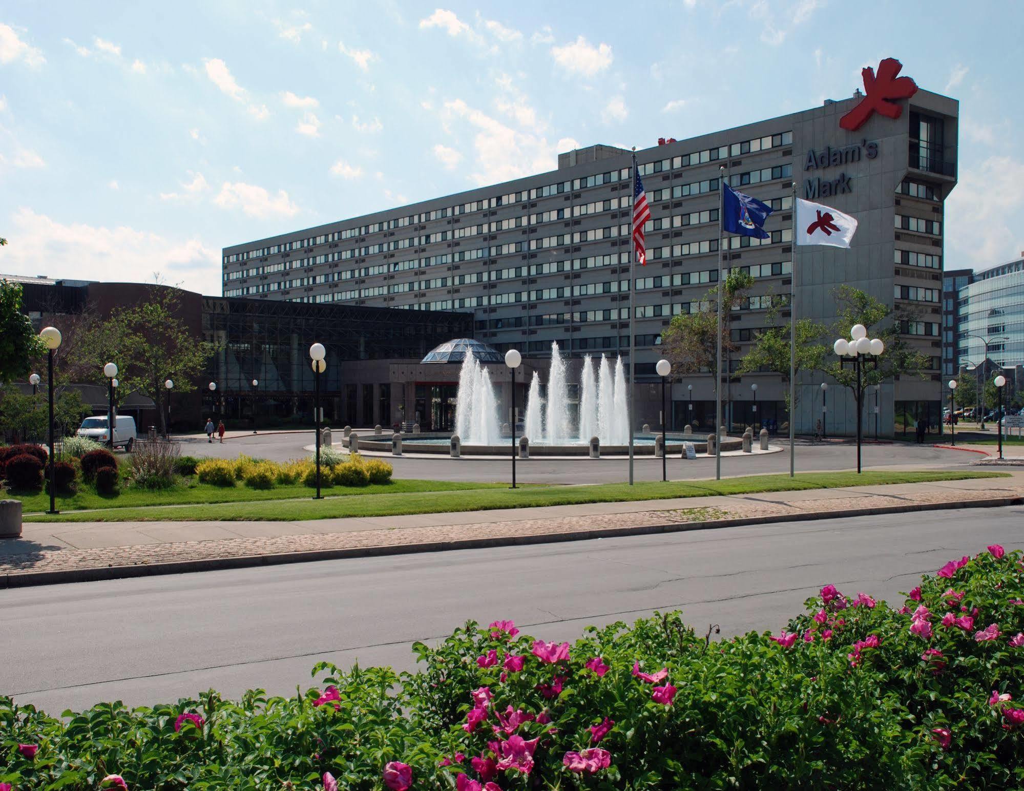 Ramada By Wyndham Buffalo Downtown Екстериор снимка