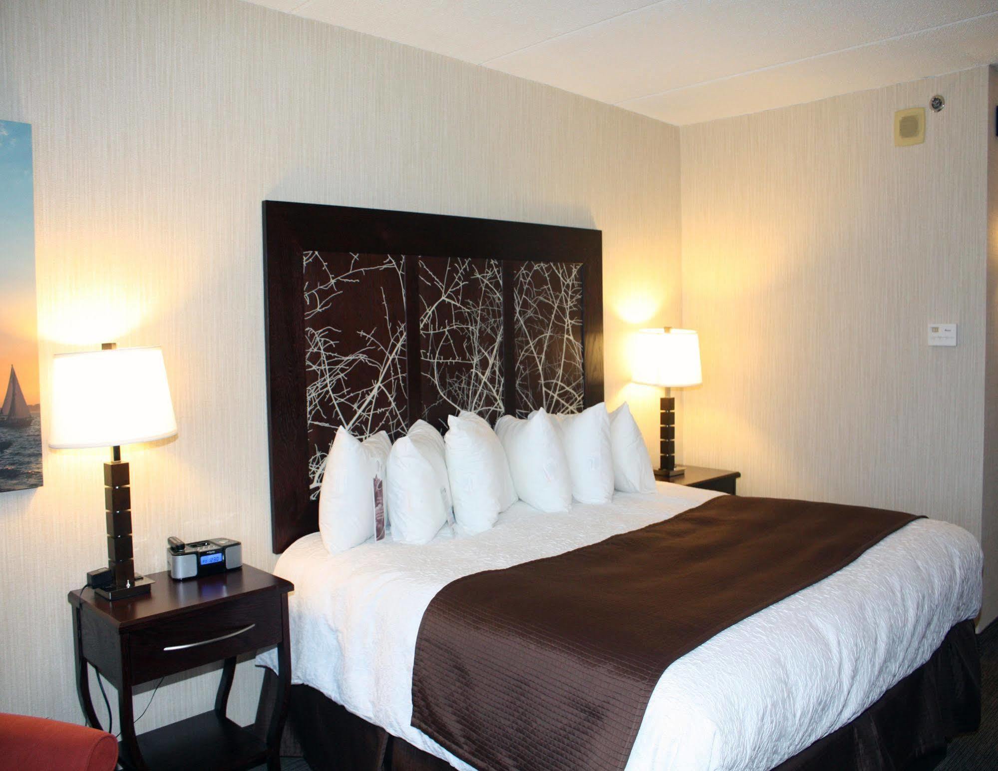Ramada By Wyndham Buffalo Downtown Екстериор снимка