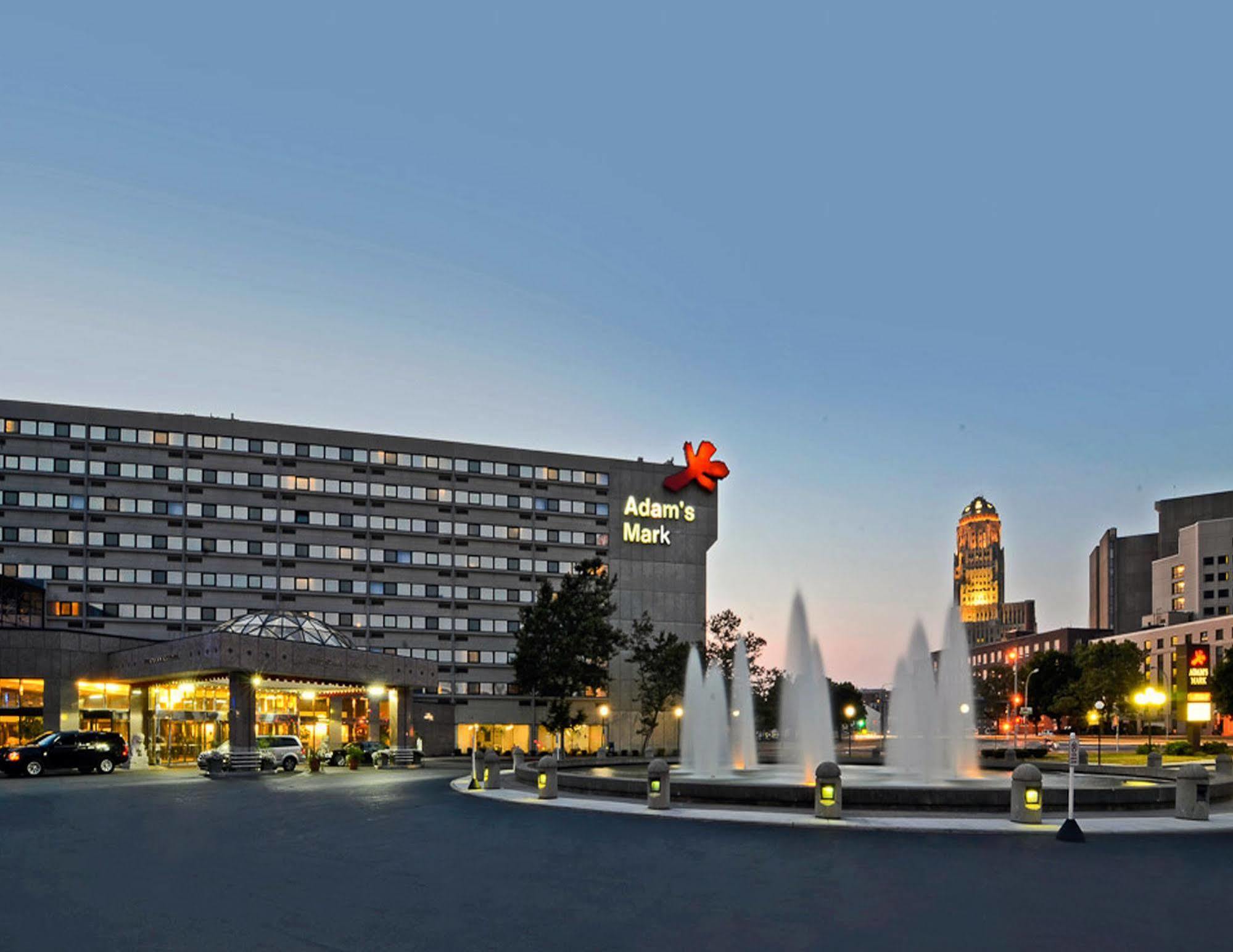 Ramada By Wyndham Buffalo Downtown Екстериор снимка